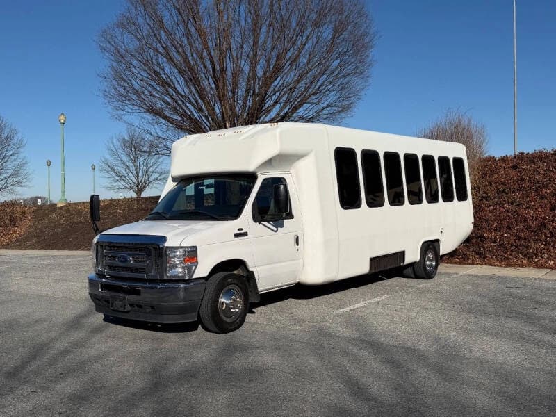 2021 Ford E-450 bus