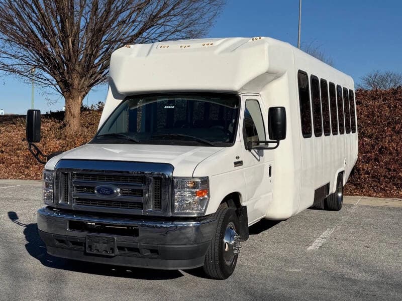 2021 Ford E-450 - Image 2