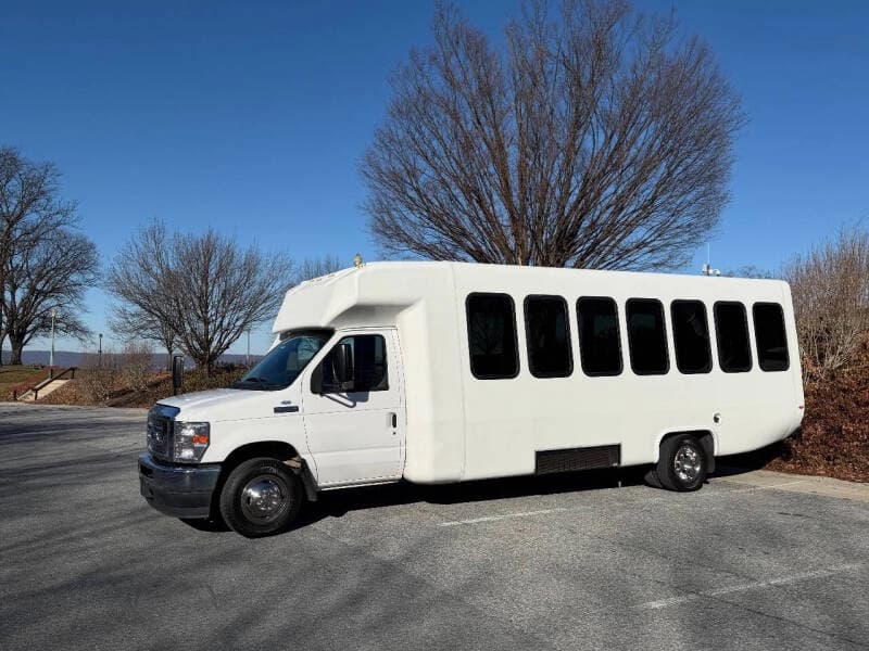 2021 Ford E-450 - Image 3