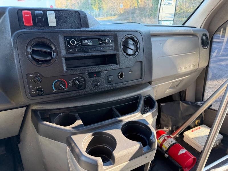 2021 Ford E-450 - Image 23