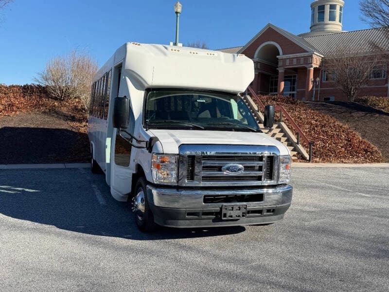 2021 Ford E-450 - Image 5