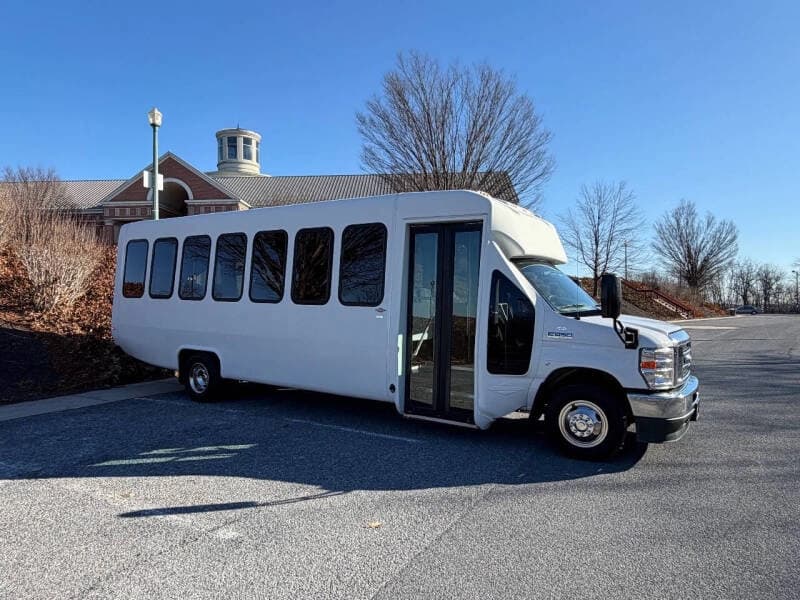 2021 Ford E-450 - Image 7