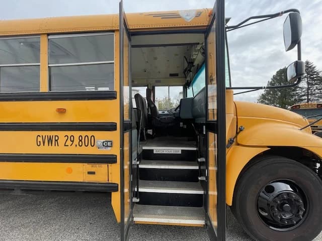 2013 International CE School Bus - Image 17