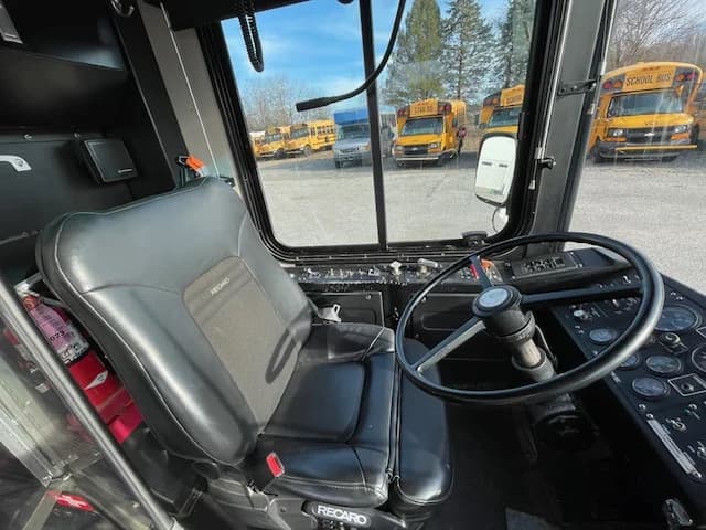 2008 Gillig Low Floor 28 FT Transit - Image 32