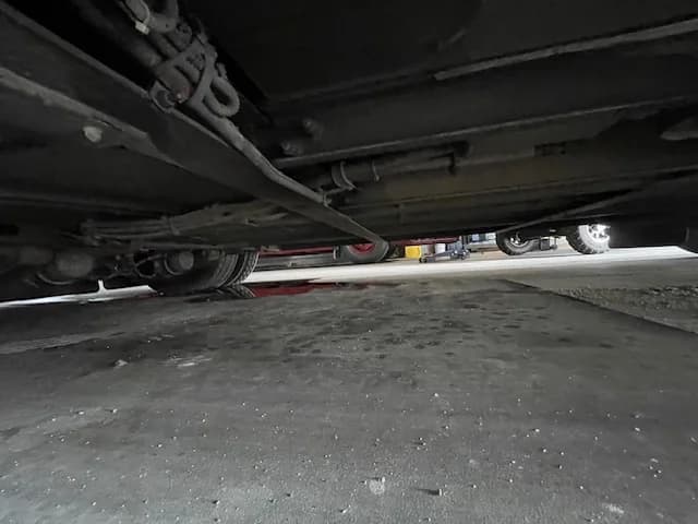 2008 Gillig Low Floor 28 FT Transit - Image 12