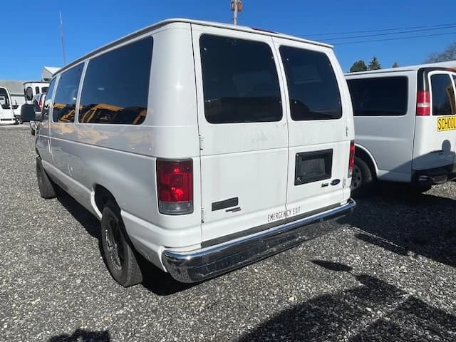 2009 Ford E-150 8 Passenger School Van - Image 9