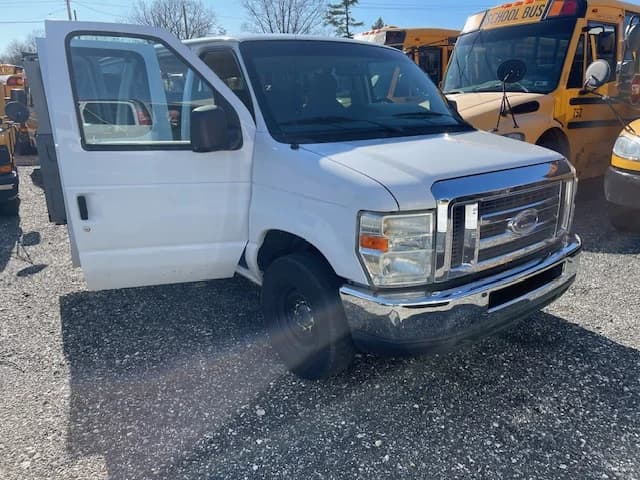 2009 Ford E-150 8 Passenger School Van - Image 8