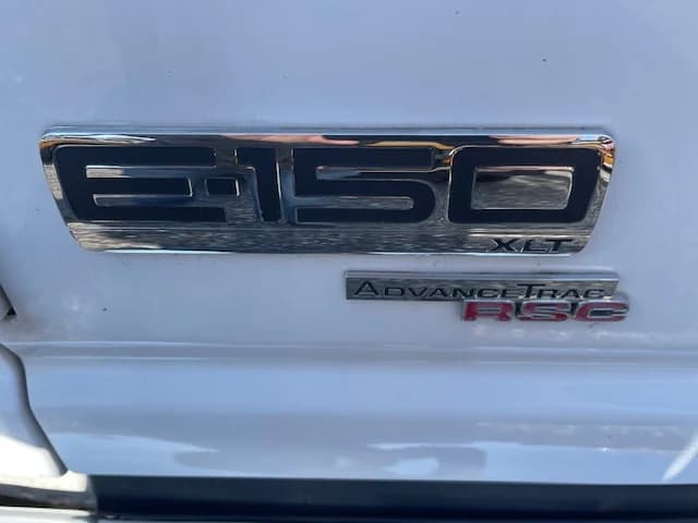 2009 Ford E-150 8 Passenger School Van - Image 11