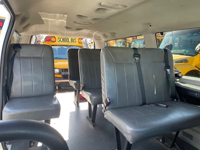 2009 Ford E-150 8 Passenger School Van - Image 4