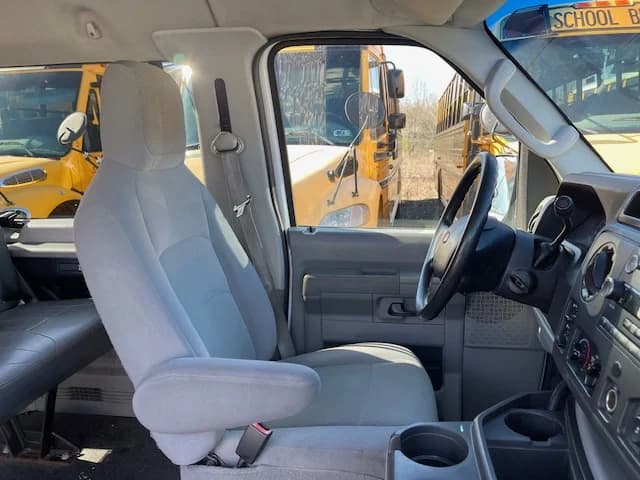2009 Ford E-150 8 Passenger School Van - Image 7