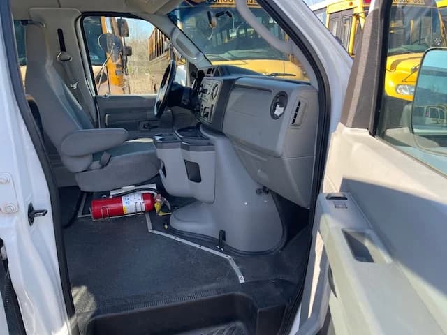 2009 Ford E-150 8 Passenger School Van - Image 2