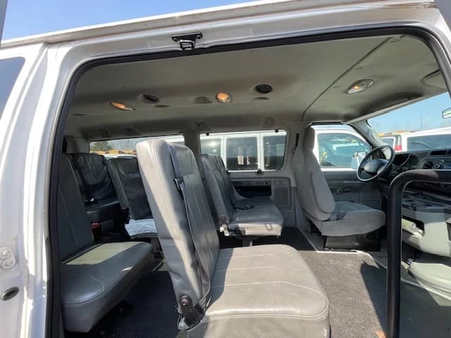 2010 Ford 9 Passenger School Van - Image 8