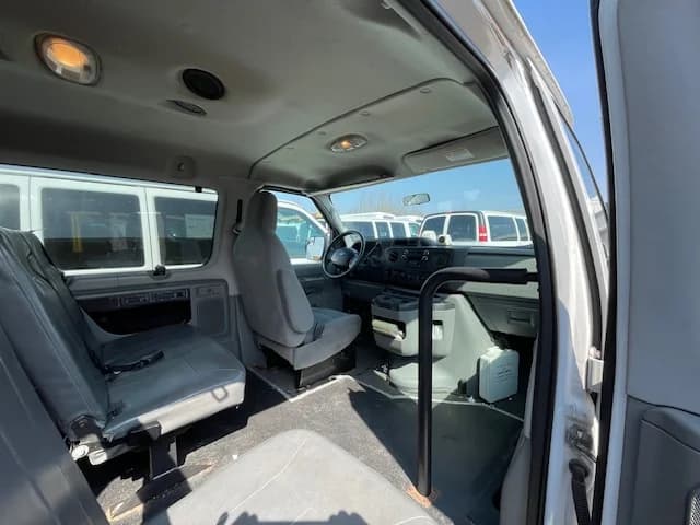 2010 Ford 9 Passenger School Van - Image 9