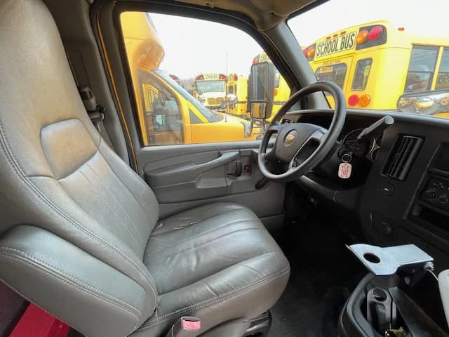 2012 Chevrolet Collins 30 Passenger - Image 8