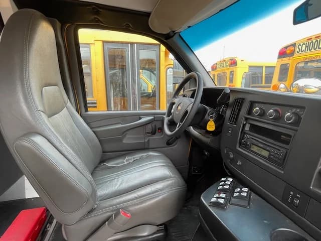 2013 Chevrolet Blue Bird 20 Passenger - Image 10