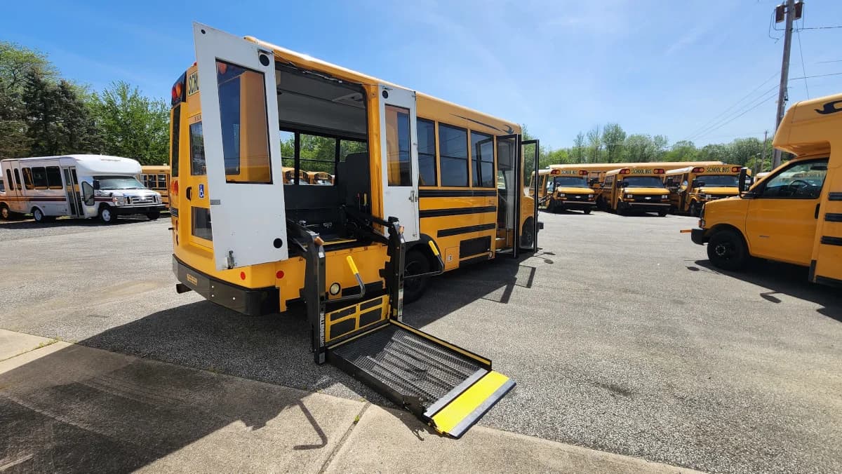 2013 Chevrolet Micro Bird ADA Access - Image 28