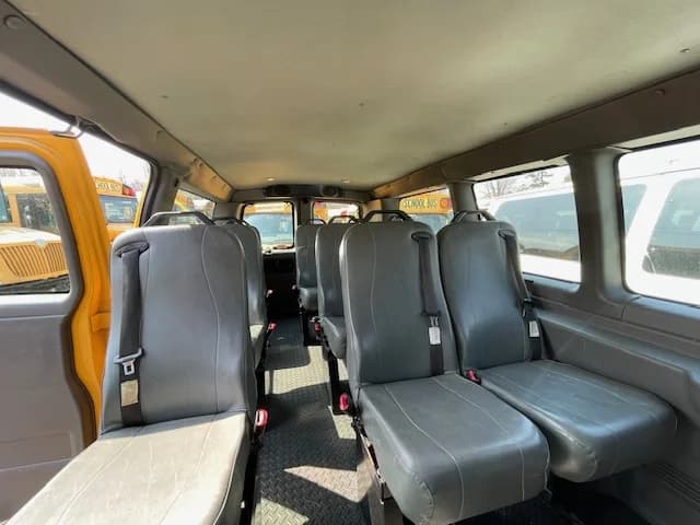 2013 GMC 9 Passenger School Van - Image 4