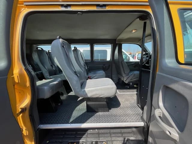 2013 GMC 9 Passenger School Van - Image 7