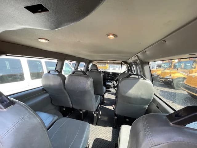 2013 GMC 9 Passenger School Van - Image 8