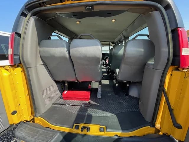 2013 GMC 9 Passenger School Van - Image 9