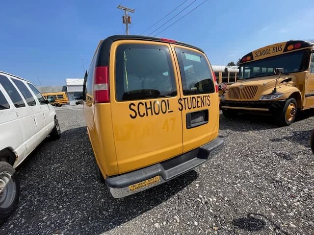 2013 GMC 9 Passenger School Van - Image 5