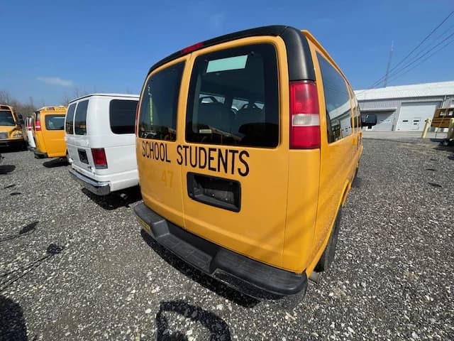 2013 GMC 9 Passenger School Van - Image 6
