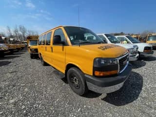 2013 GMC Savana 2500 bus