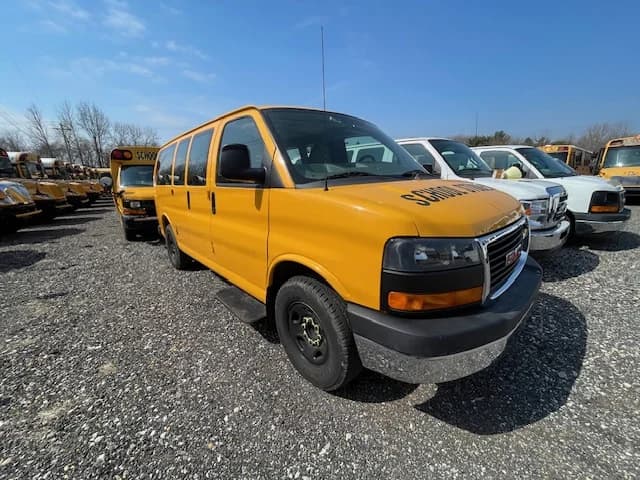 2013 GMC 9 Passenger School Van - Image 1