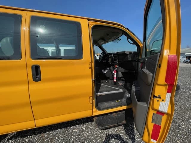 2013 GMC 9 Passenger School Van - Image 2