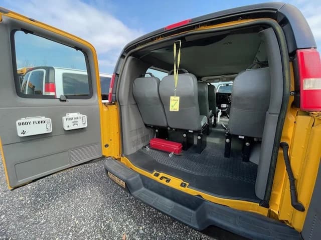 2013 GMC 9 Passenger School Van - Image 27
