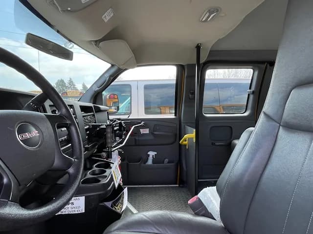 2013 GMC 9 Passenger School Van - Image 24