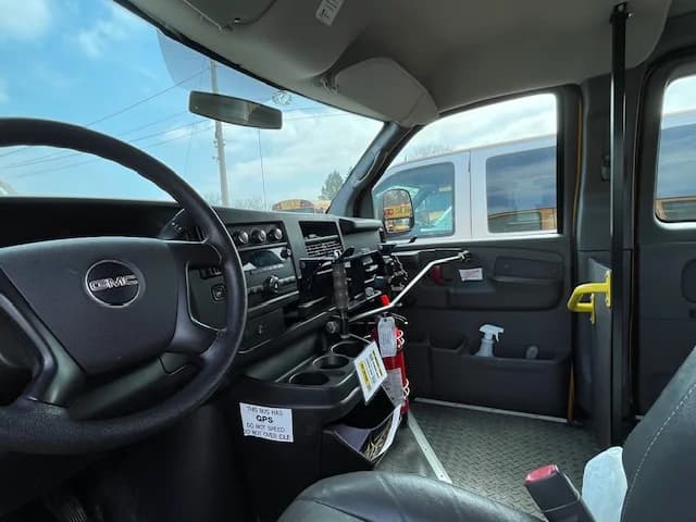 2013 GMC 9 Passenger School Van - Image 25