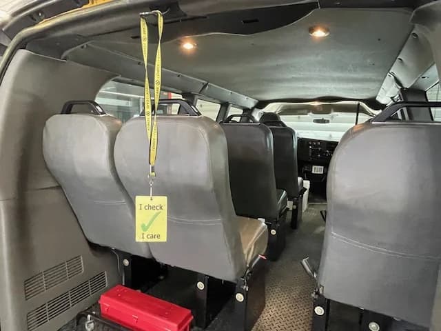2013 GMC 9 Passenger School Van - Image 8