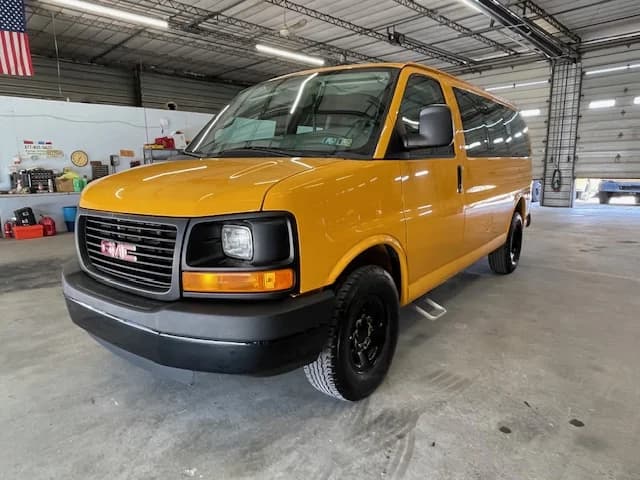 2013 GMC 9 Passenger School Van - Image 18