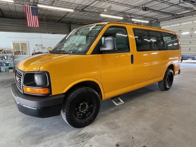 2013 GMC 9 Passenger School Van - Image 22