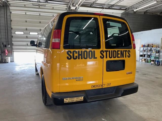 2013 GMC 9 Passenger School Van - Image 20