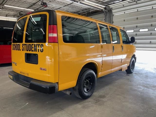 2013 GMC 9 Passenger School Van - Image 4