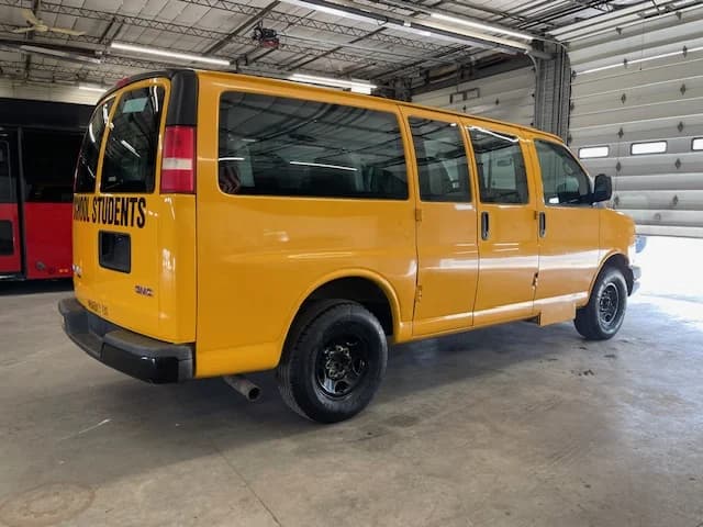 2013 GMC 9 Passenger School Van - Image 21