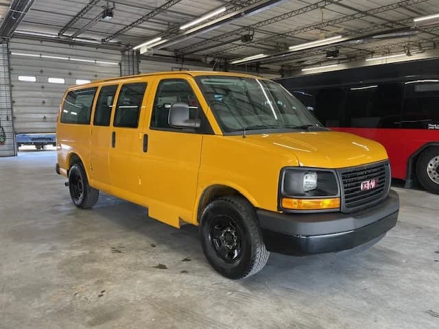 2013 GMC 9 Passenger School Van - Image 3