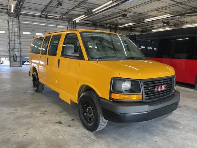 2013 GMC 9 Passenger School Van - Image 19