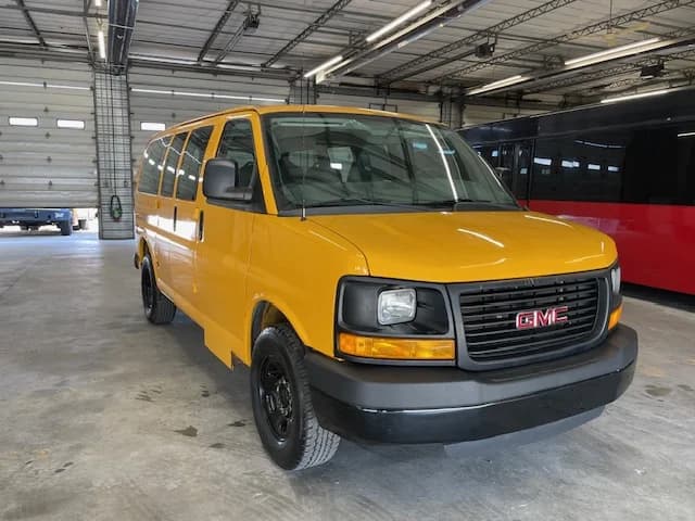2013 GMC 9 Passenger School Van - Image 15