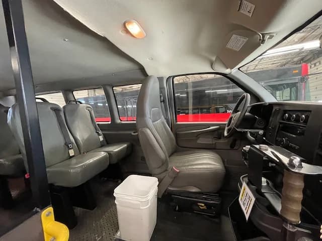 2013 GMC 9 Passenger School Van - Image 9