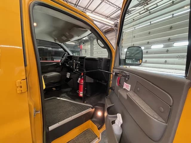 2013 GMC 9 Passenger School Van - Image 5