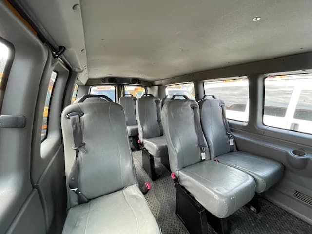 2013 GMC 9 Passenger School Van - Image 12