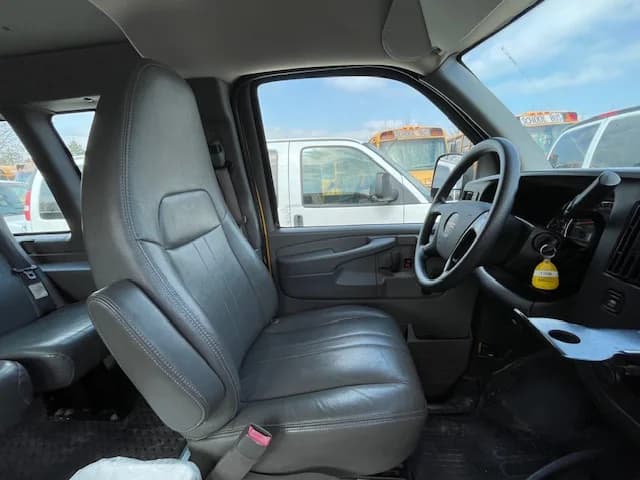 2013 GMC 9 Passenger School Van - Image 26