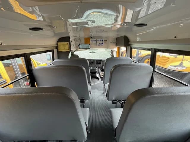 2014 Chevrolet Blue Bird 20 Passenger - Image 11