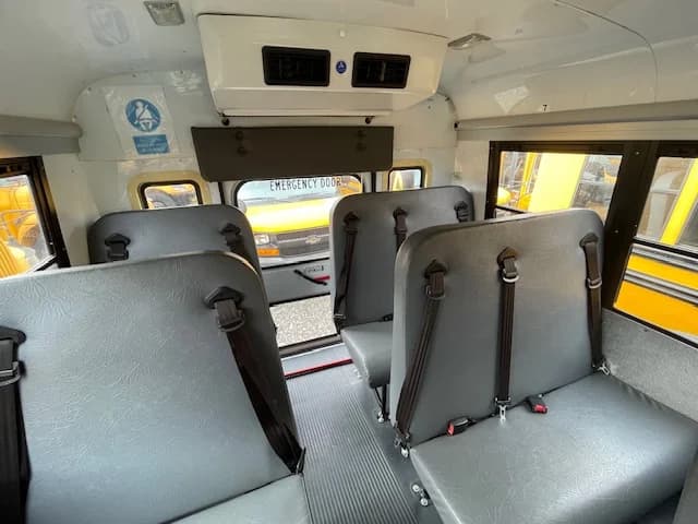 2014 Chevrolet Blue Bird 20 Passenger - Image 9