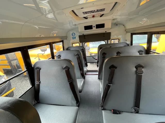 2014 Chevrolet Blue Bird 20 Passenger - Image 8