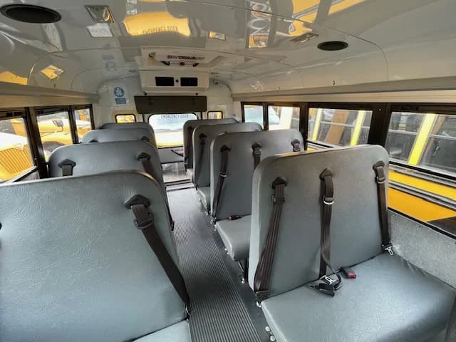 2014 Chevrolet Blue Bird 20 Passenger - Image 10