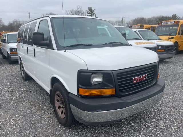 2014 GMC 7 Passenger School Van - Image 2